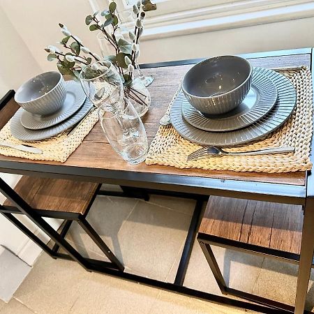 Cosy One Bedroom Apartment 트로브리지 외부 사진