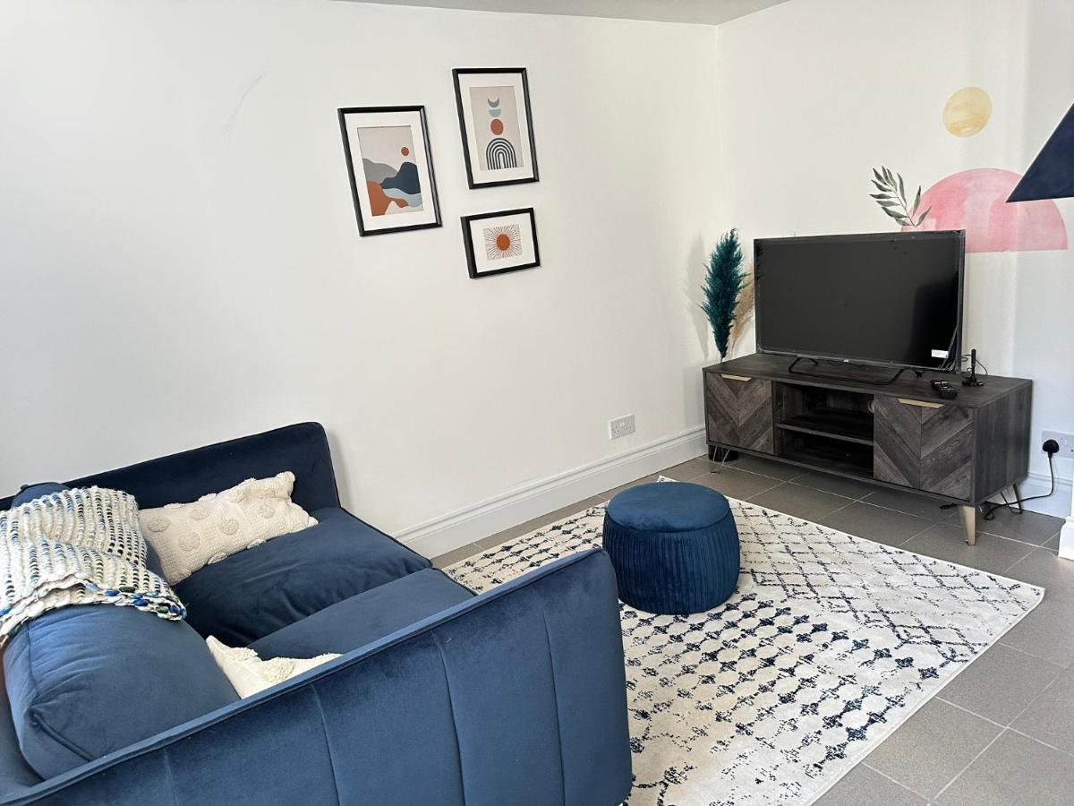 Cosy One Bedroom Apartment 트로브리지 외부 사진