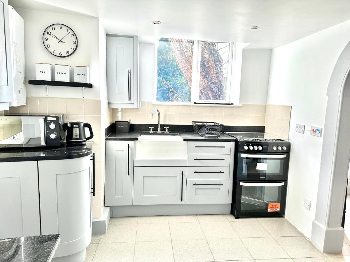 Cosy One Bedroom Apartment 트로브리지 외부 사진