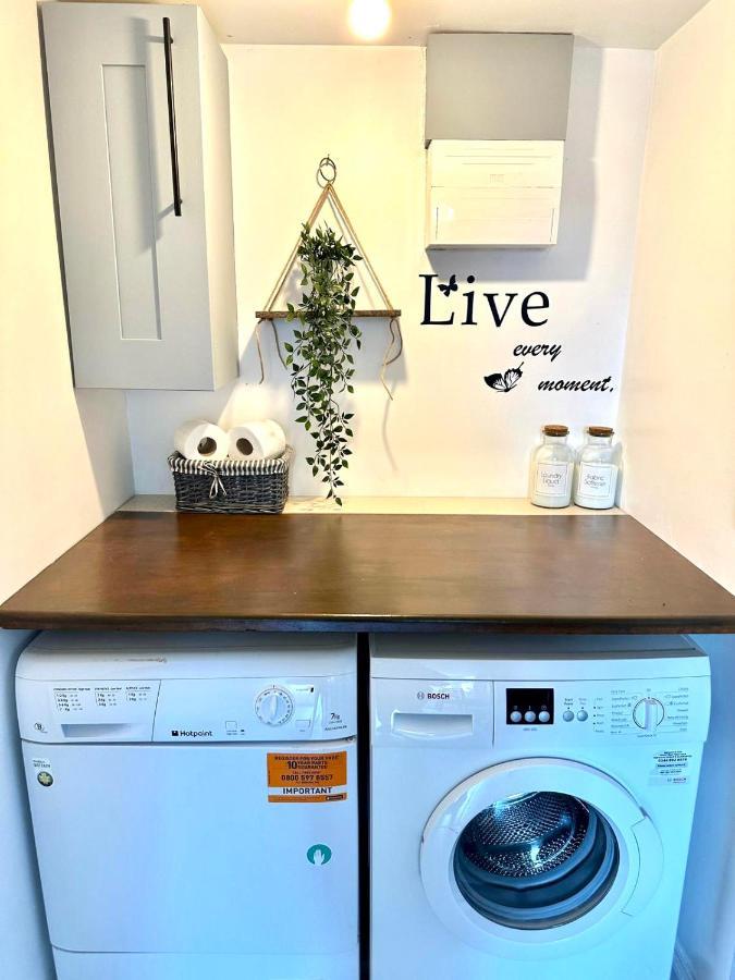 Cosy One Bedroom Apartment 트로브리지 외부 사진